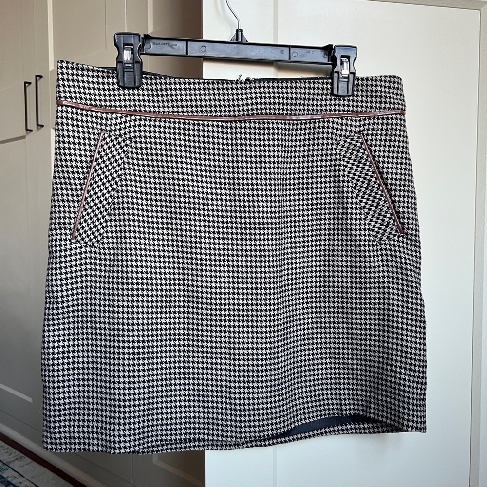 Tommy Hilfiger Black and White Houndstooth Skirt size 10